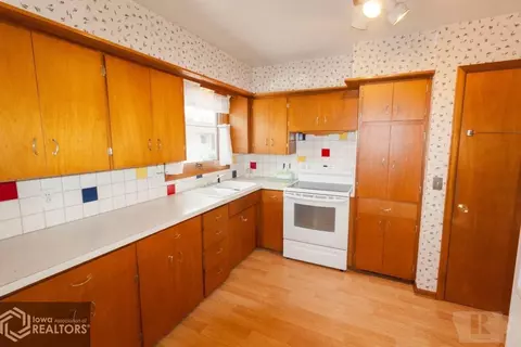 902 2nd Ave Dr SE, Hampton, IA 50441 photo 2