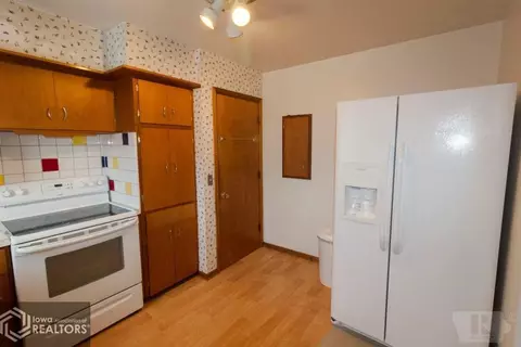 902 2nd Ave Dr SE, Hampton, IA 50441 photo 3