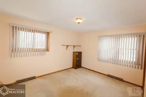 902 2nd Ave Dr SE, Hampton, IA 50441 photo 12