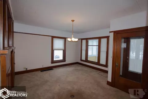 509 Central Ave E, Hampton, IA 50441 photo 6
