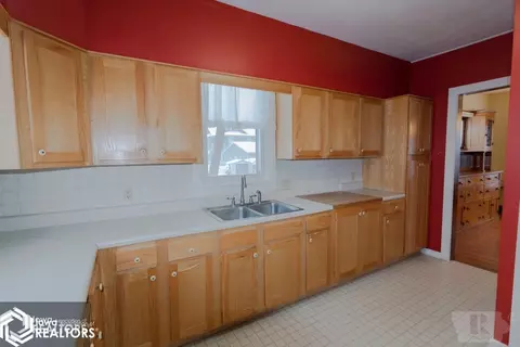 509 Central Ave E, Hampton, IA 50441 photo 4