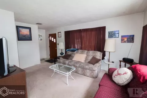 709 3rd St NE, Hampton, IA 50441 photo 2