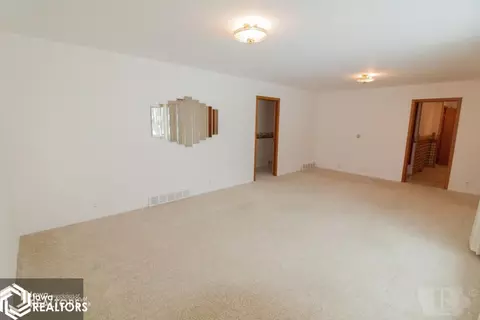 41 Windsor Blvd, Hampton, IA 50441 photo 8