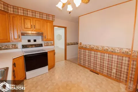 41 Windsor Blvd, Hampton, IA 50441 photo 5