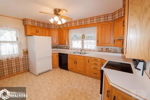 41 Windsor Blvd, Hampton, IA 50441 photo 3