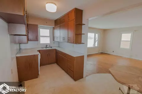 512 8th St SW, Hampton, IA 50441 photo 4