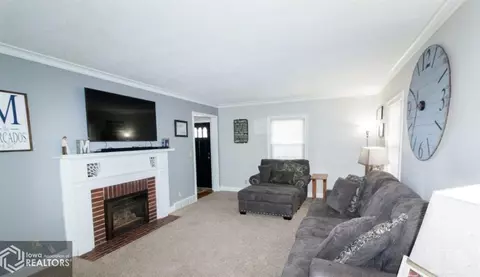 721 Central Ave E, Hampton, IA 50441 photo 2