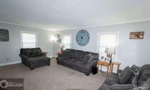 721 Central Ave E, Hampton, IA 50441 photo 3