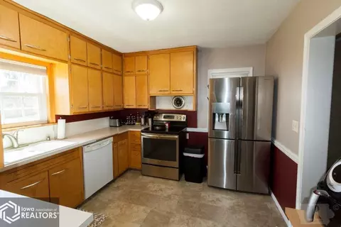 721 Central Ave E, Hampton, IA 50441 photo 7