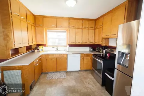 721 Central Ave E, Hampton, IA 50441 photo 9