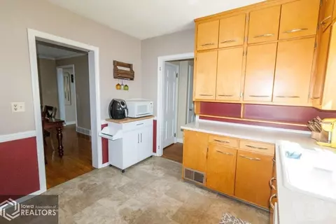 721 Central Ave E, Hampton, IA 50441 photo 8