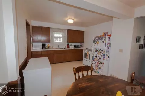 614 1st St NE, Hampton, IA 50441 photo 3