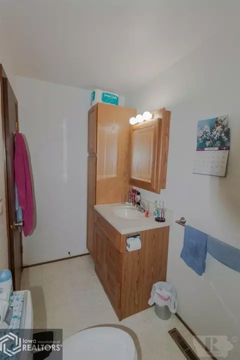 614 1st St NE, Hampton, IA 50441 photo 12