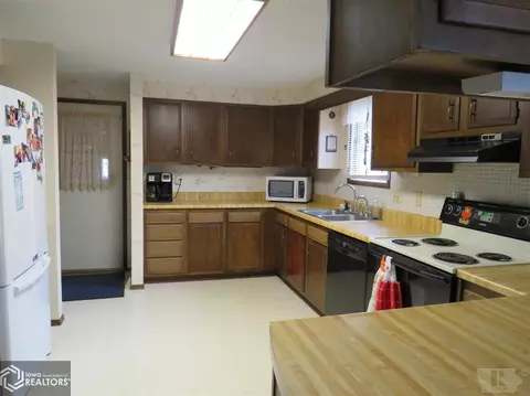 222 5th St SW, Hampton, IA 50441 photo 5
