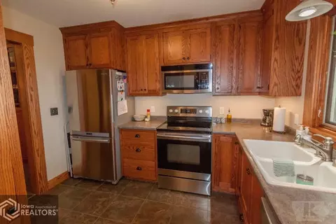 321 16th Ave NE, Hampton, IA 50441 photo 4