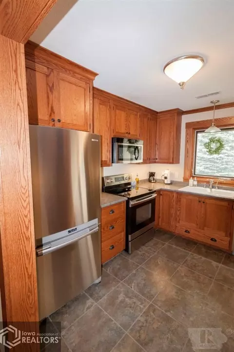 321 16th Ave NE, Hampton, IA 50441 photo 9