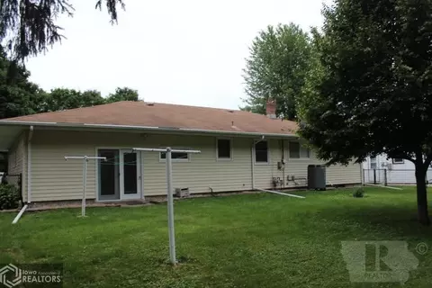 821 S 5th St SW, Hampton, IA 50441 photo 3