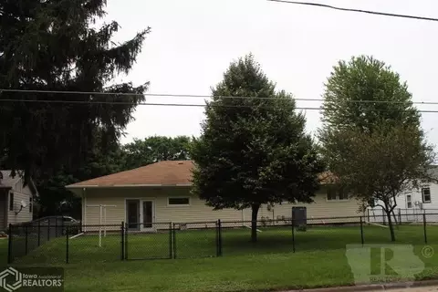 821 S 5th St SW, Hampton, IA 50441 photo 4