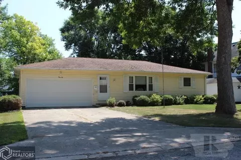 110 7th St SE, Hampton, IA 50441 photo 1