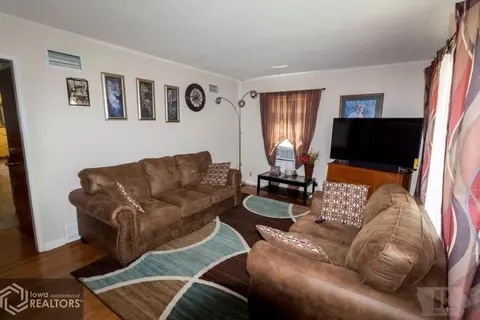 408 1st St SE, Hampton, IA 50441 photo 10
