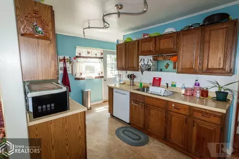 408 1st St SE, Hampton, IA 50441 photo 3