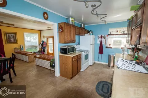 408 1st St SE, Hampton, IA 50441 photo 5