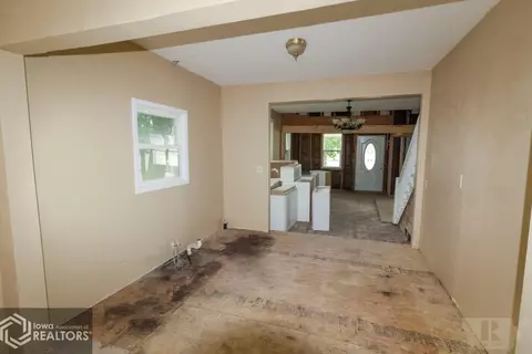 521 1st St NW, Hampton, IA 50441 photo 3