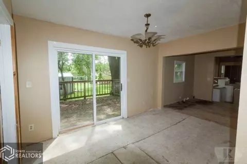 521 1st St NW, Hampton, IA 50441 photo 2
