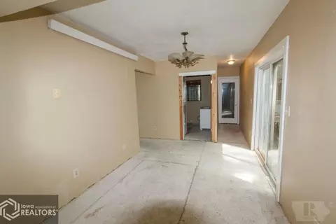 521 1st St NW, Hampton, IA 50441 photo 5