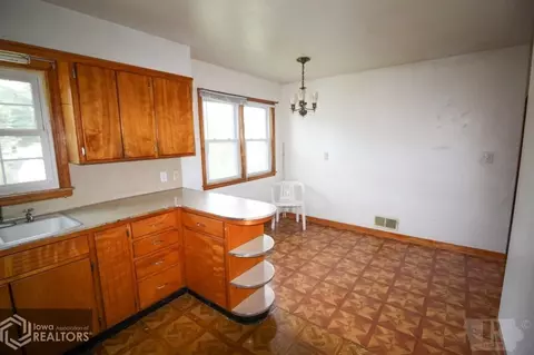 720 4th Ave SE, Hampton, IA 50441 photo 2