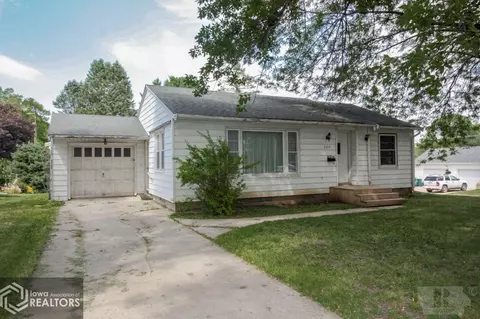 720 4th Ave SE, Hampton, IA 50441 photo 1