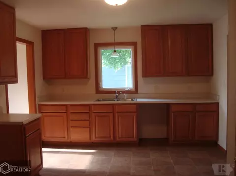 222 N Wright, Eagle Grove, IA 50533 photo 6