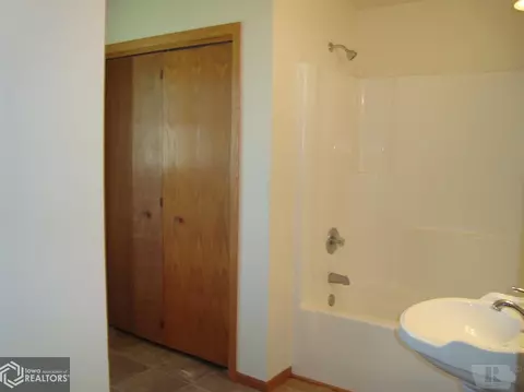 222 N Wright, Eagle Grove, IA 50533 photo 11