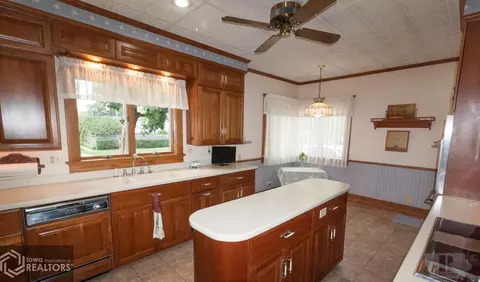 21 1st St SE, Hampton, IA 50441 photo 3