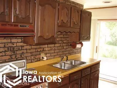 604 E Mapleleaf Dr, Mount Pleasant, IA 52641 photo 2