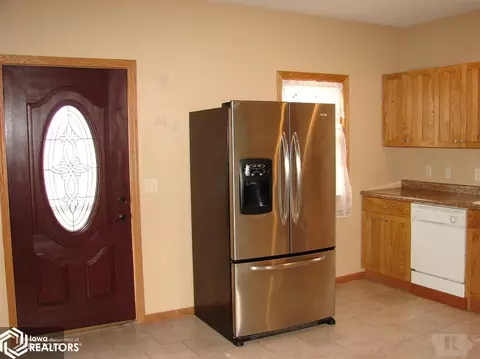 310 E Pine St, Winfield, IA 52659 photo 4