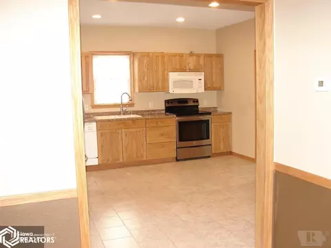 310 E Pine St, Winfield, IA 52659 photo 5