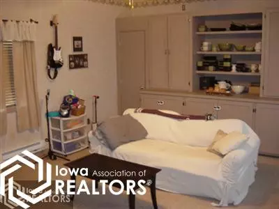 611 E State St, Centerville, IA 52544 photo 3