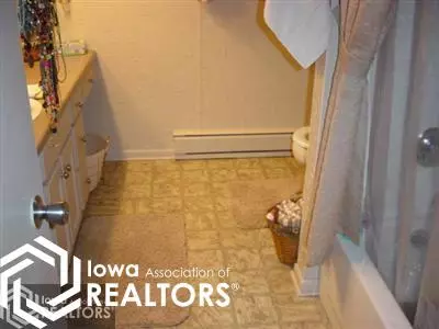 611 E State St, Centerville, IA 52544 photo 8