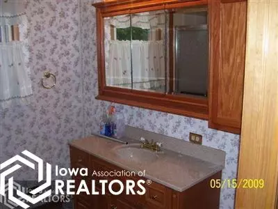 705 W Elm, Eldon, IA 52554 photo 10