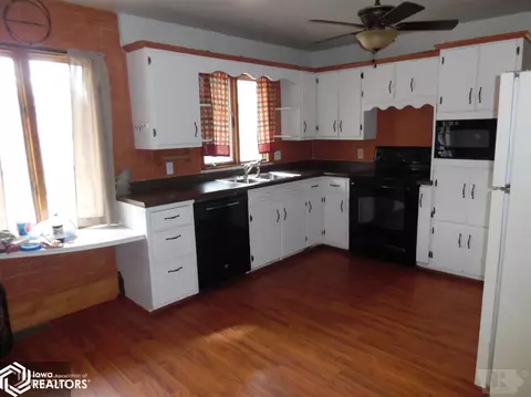 617 Denmark St, Burlington, IA 52601 photo 2