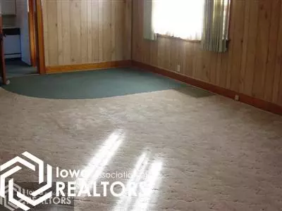 410 E Terry St, Centerville, IA 52544 photo 3