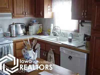 803 E Walden St, Centerville, IA 52544 photo 4