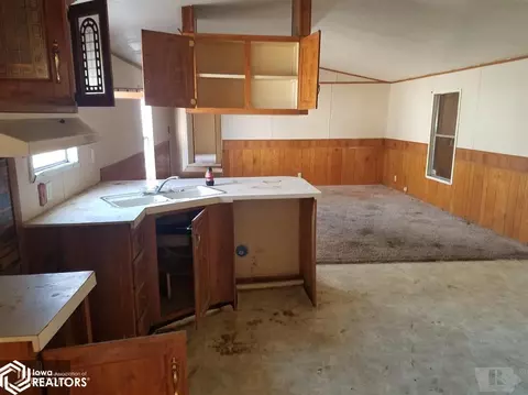 409 Des Moines, Eldon, IA 52554 photo 4