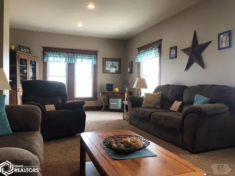 1761 Washington Rd, Eldon, IA 52554 photo 2
