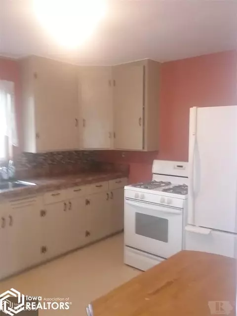 115 E Walnut, Eldon, IA 52554 photo 3