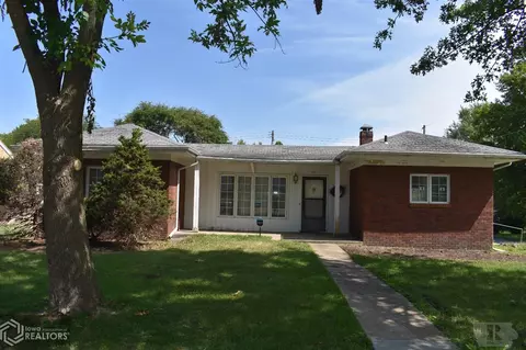 415 E Wall St, Centerville, IA 52544 photo 1