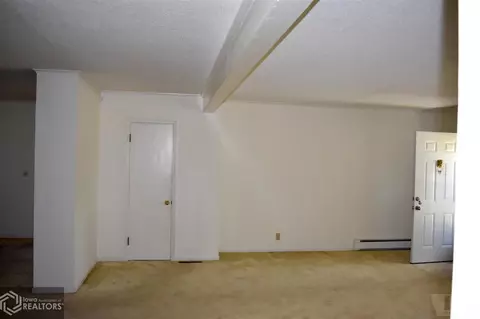 415 E Wall St, Centerville, IA 52544 photo 5