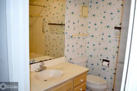 415 E Wall St, Centerville, IA 52544 photo 14