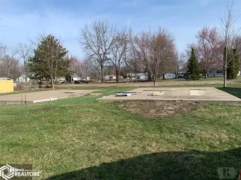 412 E Third Ave, La Harpe, IL 61450 photo 2